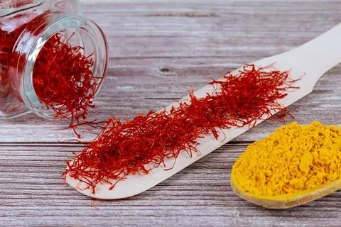 تصویر 3 از زعفران تربت حیدریه با رنگ‌ دهی عالی